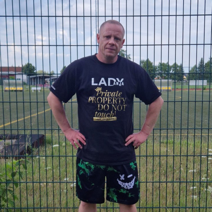 T-Shirt „Private PROPERTY DO NOT touch“ - Owned & Proud Version