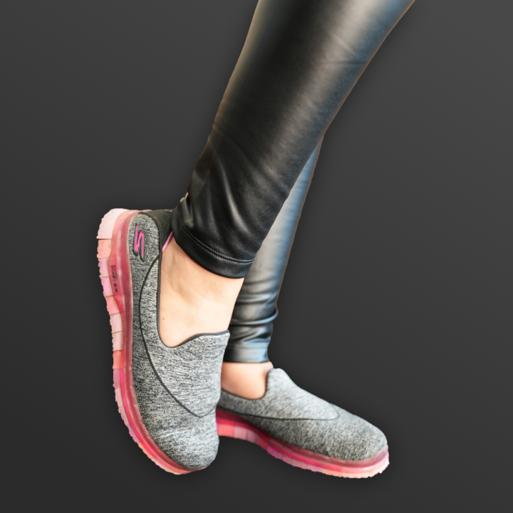 Grau rosa Slip-on Sneaker von Skechers